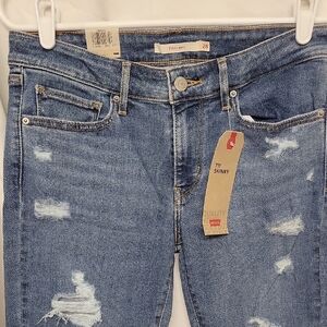 Levi's Women's Distressed Light Blue Skinny Jeans
